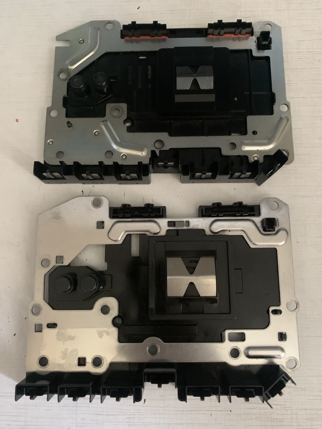 Bosch 0260550023 (0 260 550 023) (с одним датчиком давления) в блок управления Bosch 0260550002 (0 260 550 002) (с пятью датчиками давления) для автомобиля Nissan Patrol 2010 с двигателем VK56DE